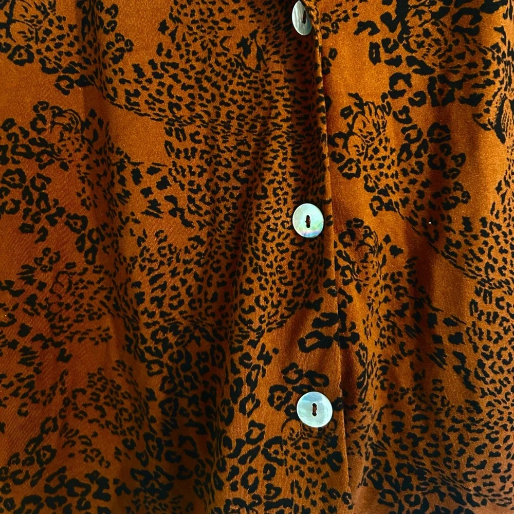 Cropped Button-Down - Picture 3 of 4